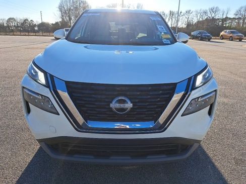 Used 2022 Nissan Rogue SV image 3