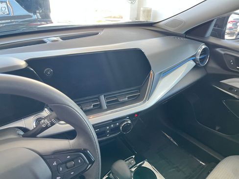 Used 2025 Chevrolet Trax LT image 18