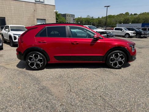 Used 2023 Kia Niro EX Touring FWD image 7