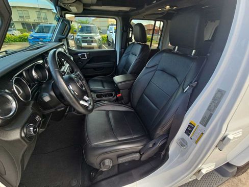 Used 2023 Jeep Wrangler Unlimited Sahara AWD/4WD image 14