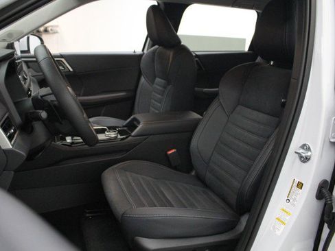 New 2026 Mitsubishi Outlander SE image 7