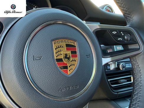 Used 2021 Porsche Macan image 24