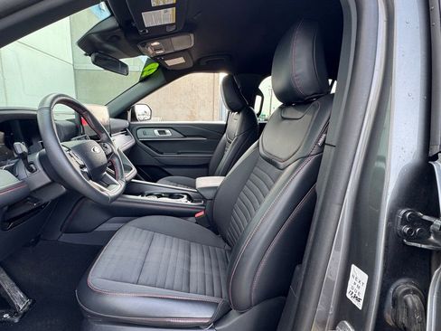 Used 2025 Ford Explorer ST-Line image 18