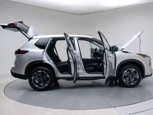 Used 2025 Nissan Rogue SV AWD/4WD image 15