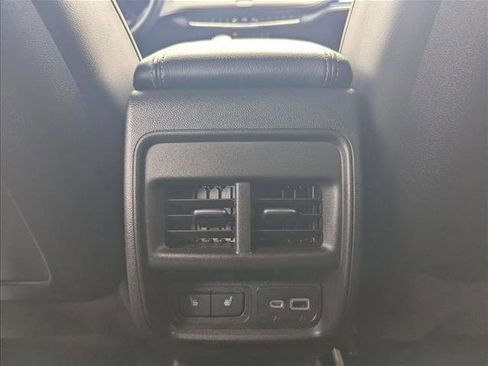 Used 2022 Cadillac XT4 Luxury w/ Cold Weather Package FWD image 16