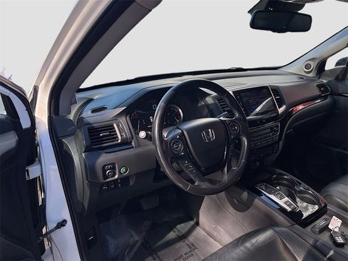 Used 2018 Honda Pilot Touring image 9