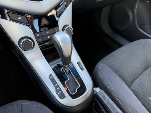 Used 2015 Chevrolet Cruze LT image 29