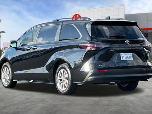Used 2026 Toyota Sienna XLE FWD image 6