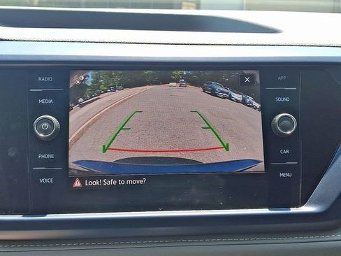 Certified 2024 Volkswagen Taos SE image 24