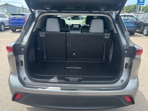 Used 2026 Toyota Highlander XLE AWD/4WD image 7