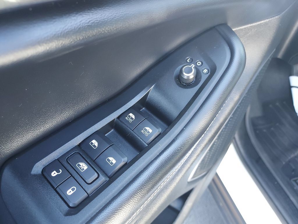 Used 2021 Jeep Grand Cherokee L Laredo AWD/4WD image 11