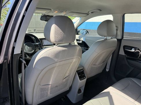 Used 2018 Kia Niro EX Premium FWD image 17