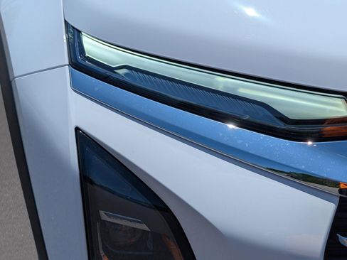 New 2026 Chevrolet Equinox LT w/ Convenience Package II FWD image 4
