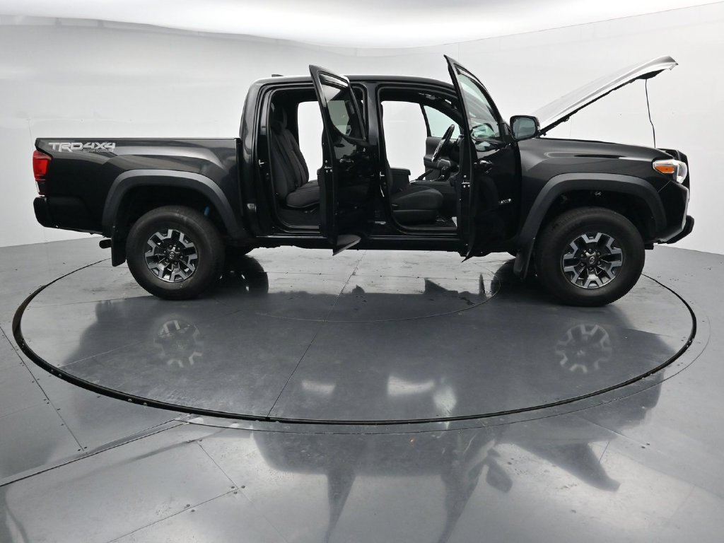 Used 2018 Toyota Tacoma TRD Off-Road w/ Technology Package AWD/4WD image 41