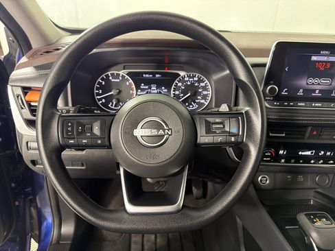 Used 2023 Nissan Rogue SV image 16