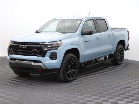 Used 2025 Chevrolet Colorado Z71 w/ Technology Package AWD/4WD image 5