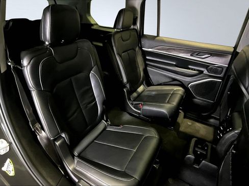 Used 2022 Jeep Grand Cherokee L Limited image 24