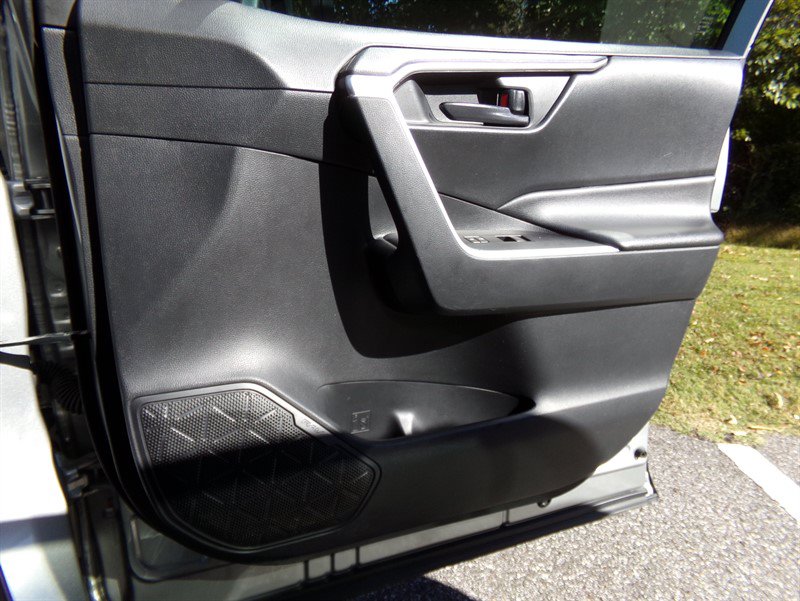 Used 2021 Toyota RAV4 LE AWD/4WD image 40