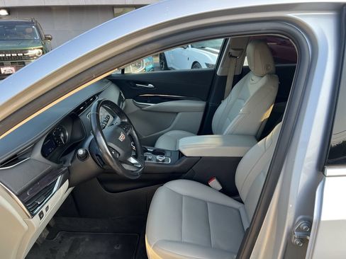 Used 2020 Cadillac XT4 Luxury w/ Cold Weather Package AWD/4WD image 11
