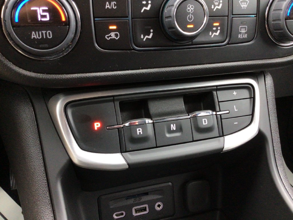 Used 2024 GMC Terrain SLT AWD/4WD image 23