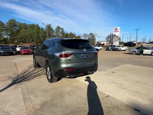 Used 2023 Buick Enclave Essence image 4