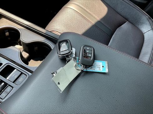 Used 2025 Honda Pilot Black Edition image 15