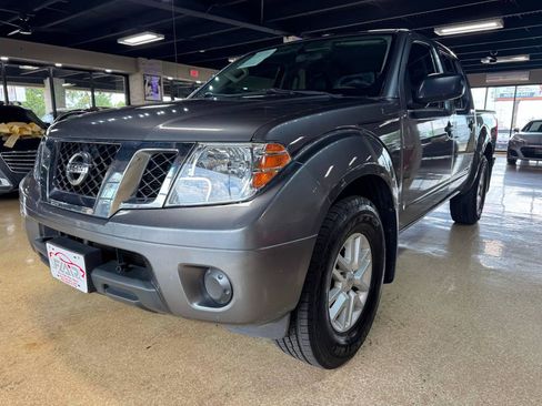 Used 2018 Nissan Frontier SV RWD image 3
