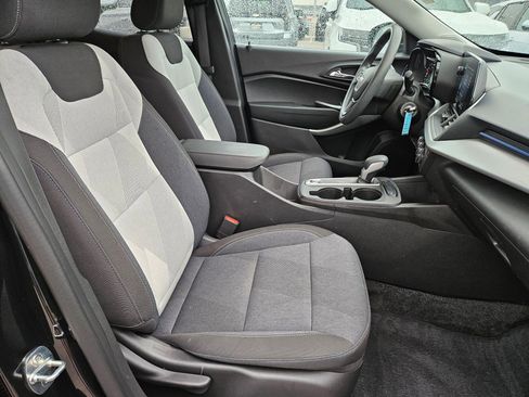 Used 2024 Chevrolet Trax LS FWD image 30
