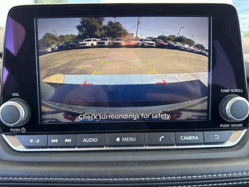 Used 2023 Nissan Rogue SV image 24