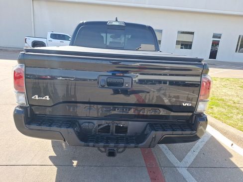 Used 2022 Toyota Tacoma Limited image 5