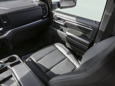 Used 2025 Chevrolet Silverado 2500 LTZ AWD/4WD image 29