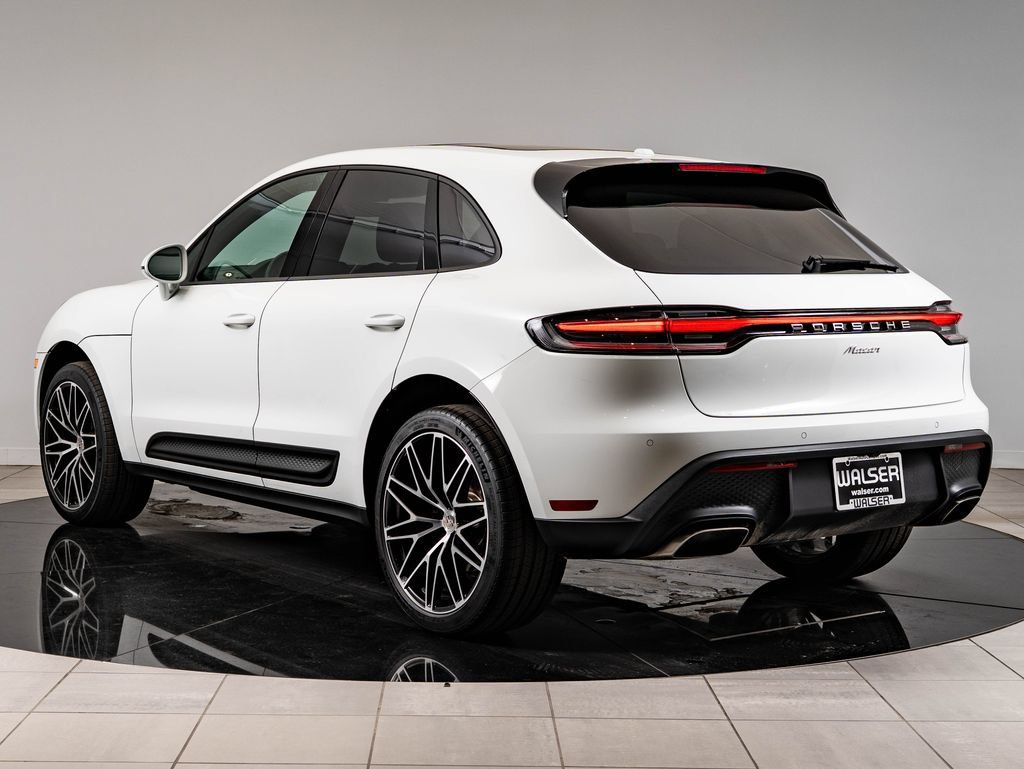 Certified 2026 Porsche Macan AWD/4WD image 3