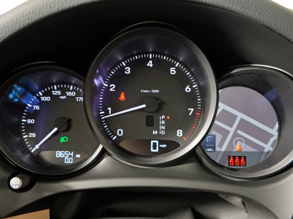 Certified 2025 Porsche Macan AWD/4WD image 24