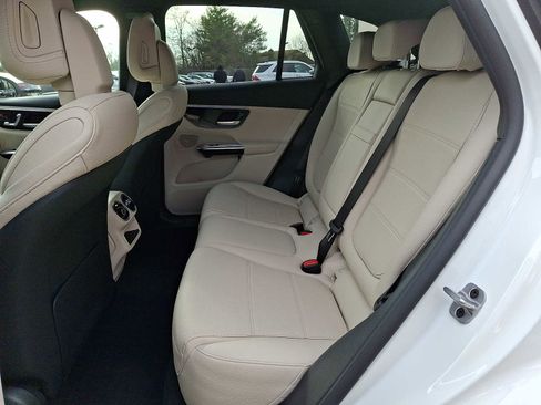 Used 2025 Mercedes-Benz GLC 300 4MATIC image 8