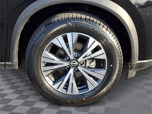 Used 2023 Nissan Rogue SV image 8