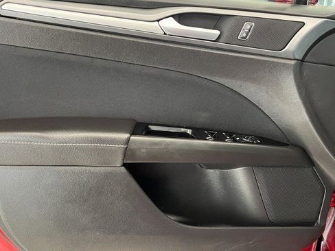 Used 2016 Ford Fusion SE image 12