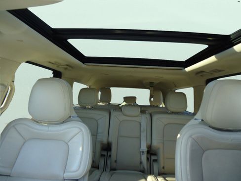 Used 2019 Lincoln Navigator L Reserve image 36