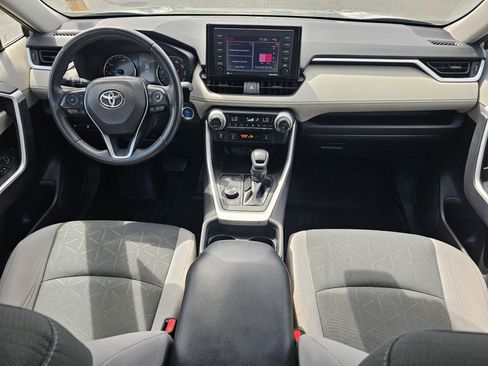 Used 2021 Toyota RAV4 XLE w/ XLE Grade Weather Package AWD/4WD image 15