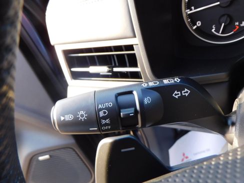 New 2025 Mitsubishi Outlander SE image 16