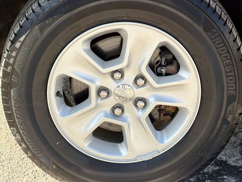 Used 2017 Jeep Grand Cherokee Laredo w/ Quick Order Package 23E image 14