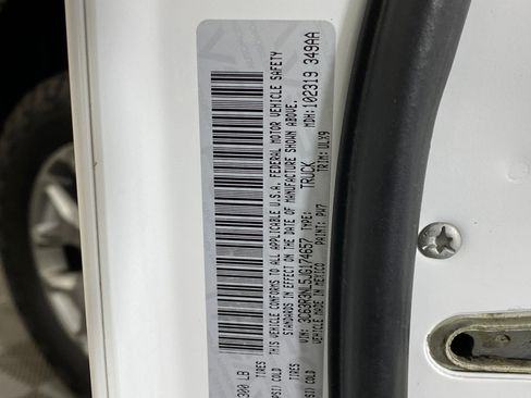 Used 2018 RAM 3500 Laramie Longhorn image 19