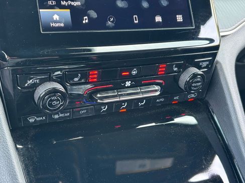 Used 2023 Jeep Grand Cherokee L Laredo image 17