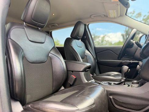 Used 2021 Jeep Cherokee Latitude Plus AWD/4WD image 18