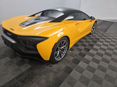 Used 2023 McLaren Artura RWD image 8