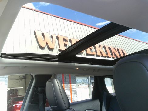 Used 2021 Jeep Cherokee Limited image 18