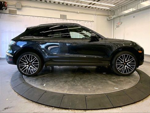 Used 2026 Porsche Macan AWD/4WD image 8