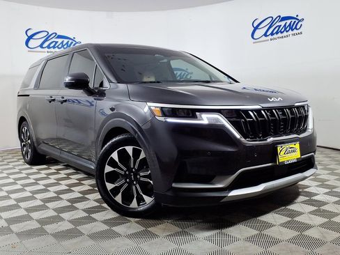 Used 2023 Kia Carnival EX FWD image 1
