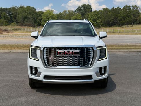 Used 2022 GMC Yukon XL Denali AWD/4WD image 5
