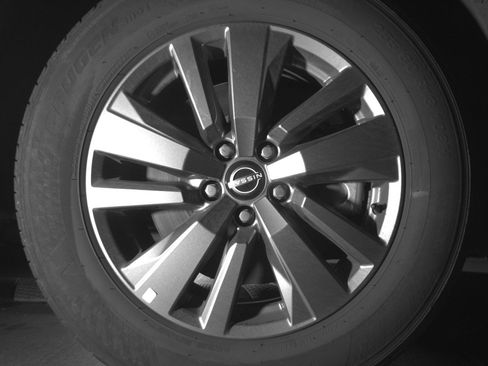 Used 2025 Nissan Pathfinder SV image 13