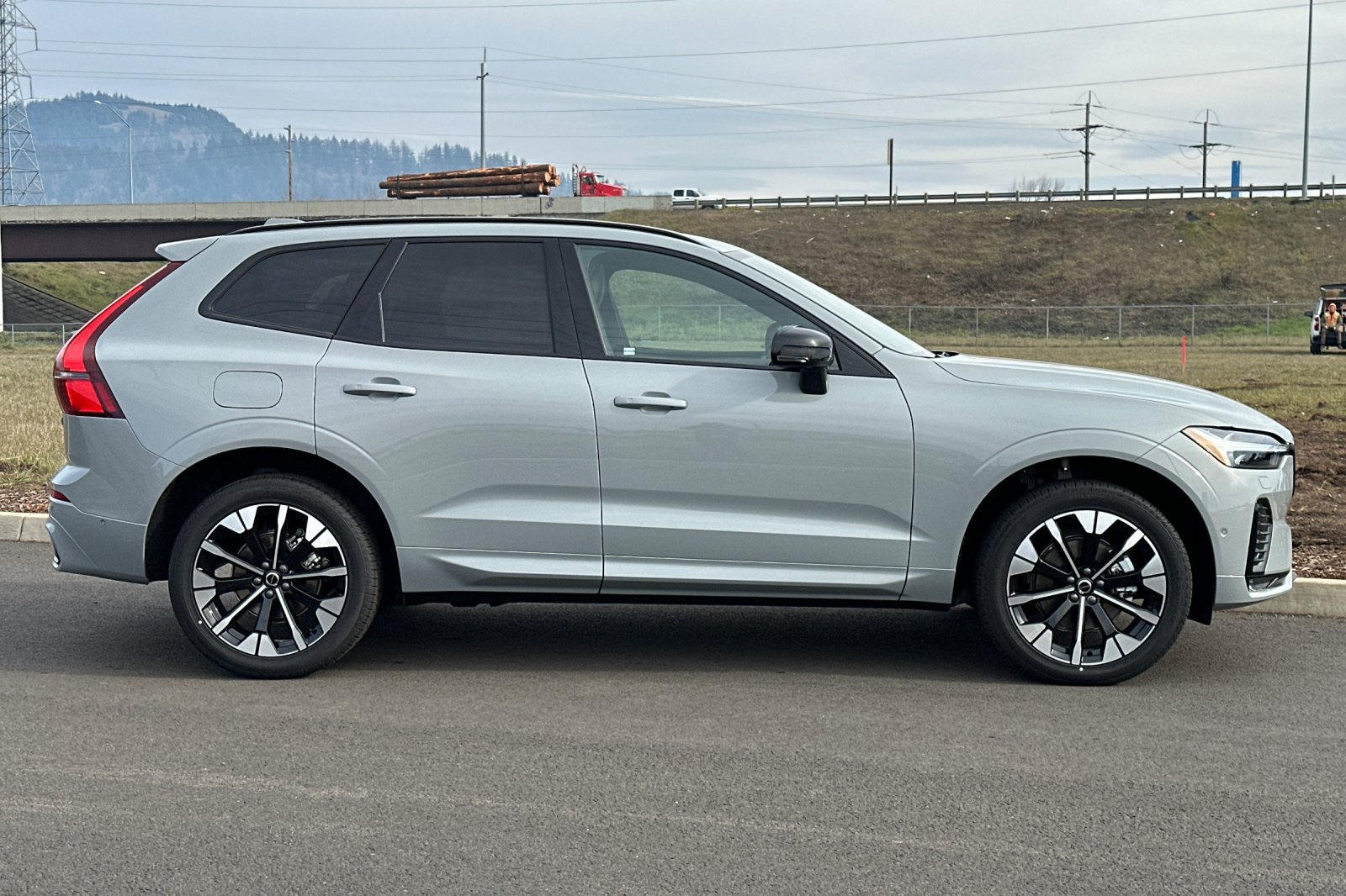 Used 2026 Volvo XC60 B5 Plus w/ Protection Package Premier AWD/4WD image 2
